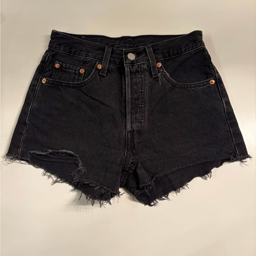 Aritiza Levis Black 501 Shorts